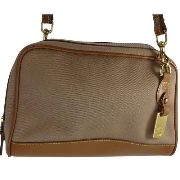 Vintage Dooney Bourke Camera Canvas Bag Tan Canvas Light‎ brown Leather - Picture 2 of 11